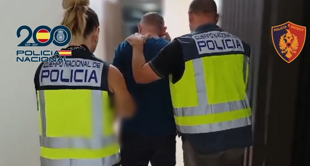 La policía detiene el peligroso albanés fugitivo.