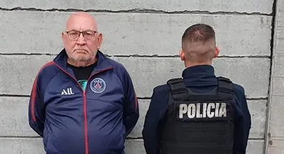 El policía retirado tras ser detenido