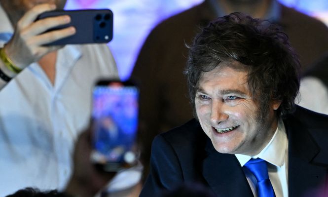 Javier Milei durante las celebraciones en el búnker de La Libertad Avanza.