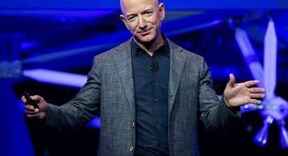 Jeff Bezos quiere ser el nuevo Elon Musk de Trump: giro y contratos gubernamentales para Blue Origin