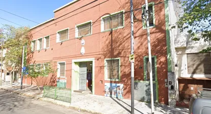 La escuela de Flores a la que un niño de 6 años llevó una arma cargada con siete balas