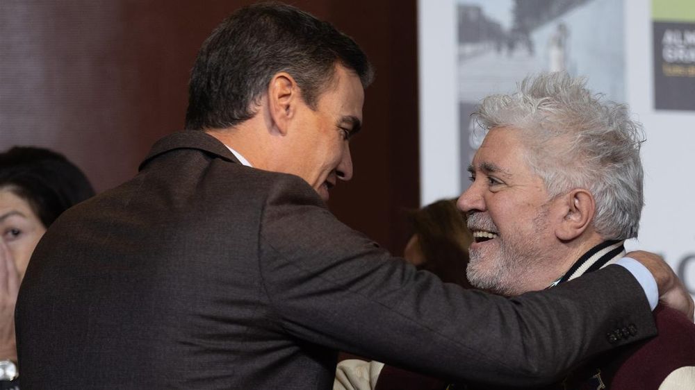 Pedro Sánchez y el director Pedro Almodóvar