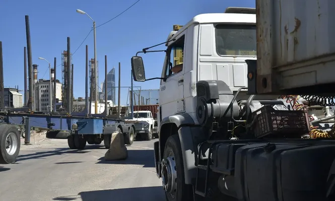 Puerto: sindicato aplica medidas y corta uno de los accesos