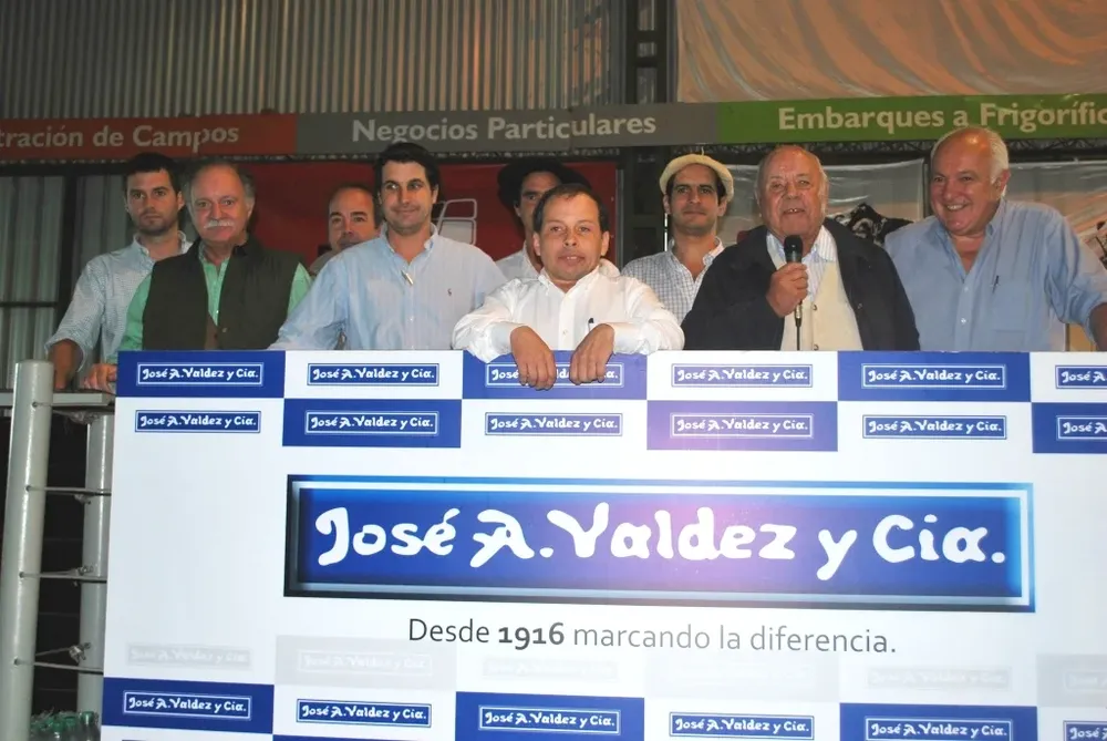 En equipo, integrantes del escritorio y de las cabañas hicieron un gran remate