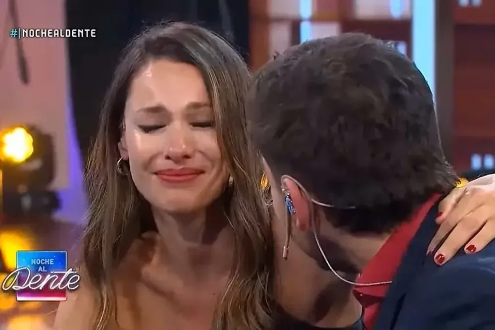 Pampita Ardohain rompió en llanto en vivo: “No me olvido nunca de agradecer”