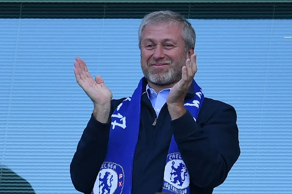 Roman Abramovich podría dejar el Chelsea.