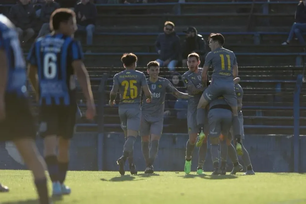 El festejo del gol de Mansilla