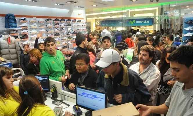 Los shoppings se colmaron en el fin de semana de descuentos