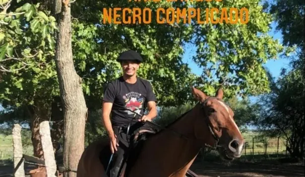 El Chory Castro cambió de deporte un rato y disfrutó de los caballos