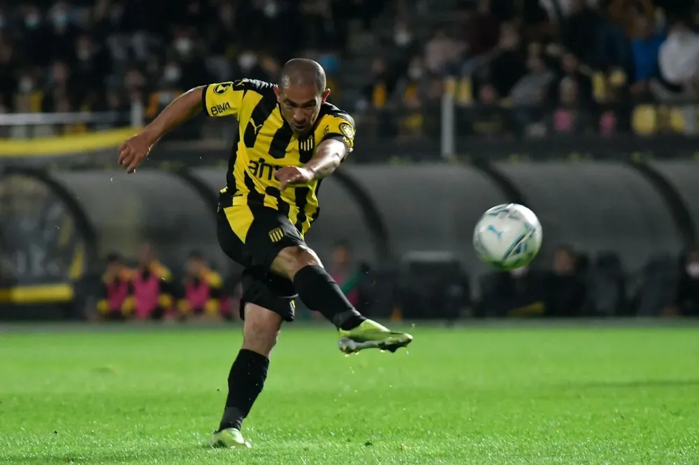 Walter Gargano es un futbolista trascendente en Peñarol, pero está lejos de lo que fue