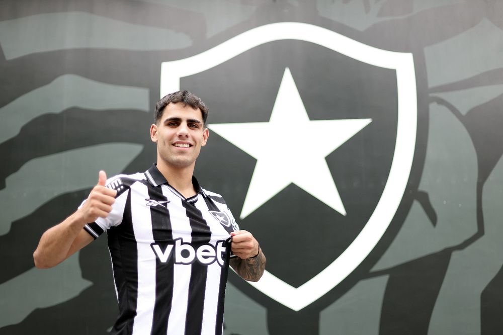 Lucas Villalba firmó contrato con Botafogo