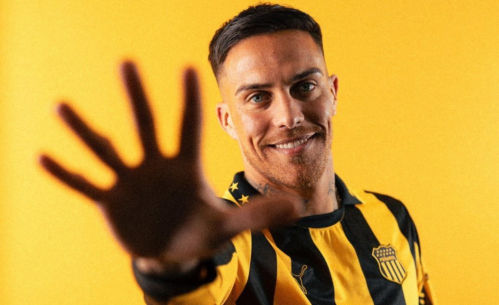 La nueva camiseta de Peñarol inspirada en el segundo quinquenio del club, lucida por Javier Méndez La nueva camiseta de Peñarol inspirada en el segundo quinquenio del club, lucida por Javier Méndez