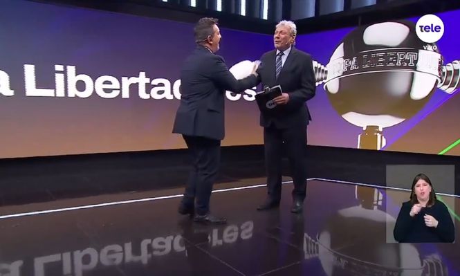 El regalo que recibió Alberto Kesman en manos de Federico Buysan en plena transmisión de Telemundo