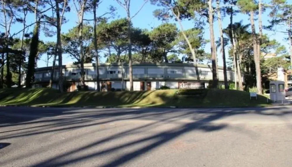 Frente del Complejo Arcobaleno, en Punta del Este