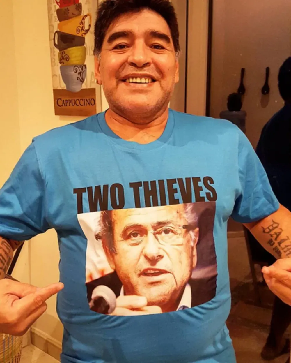 Maradona y su remera