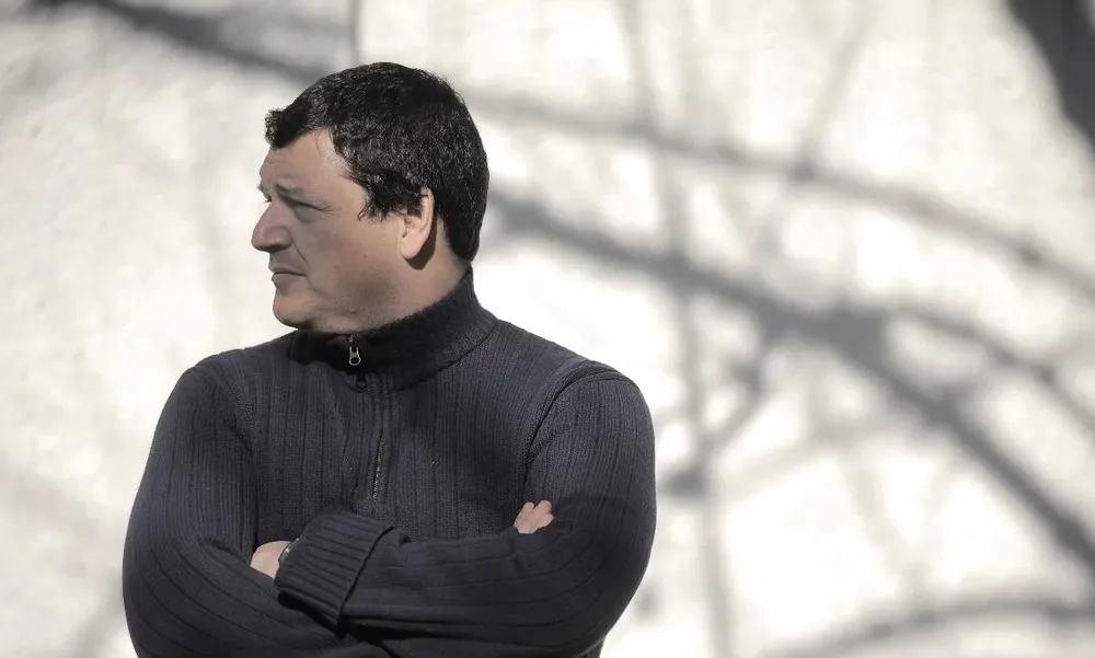 En Cosas que pasan Bafico se expone hasta en los errores propios.