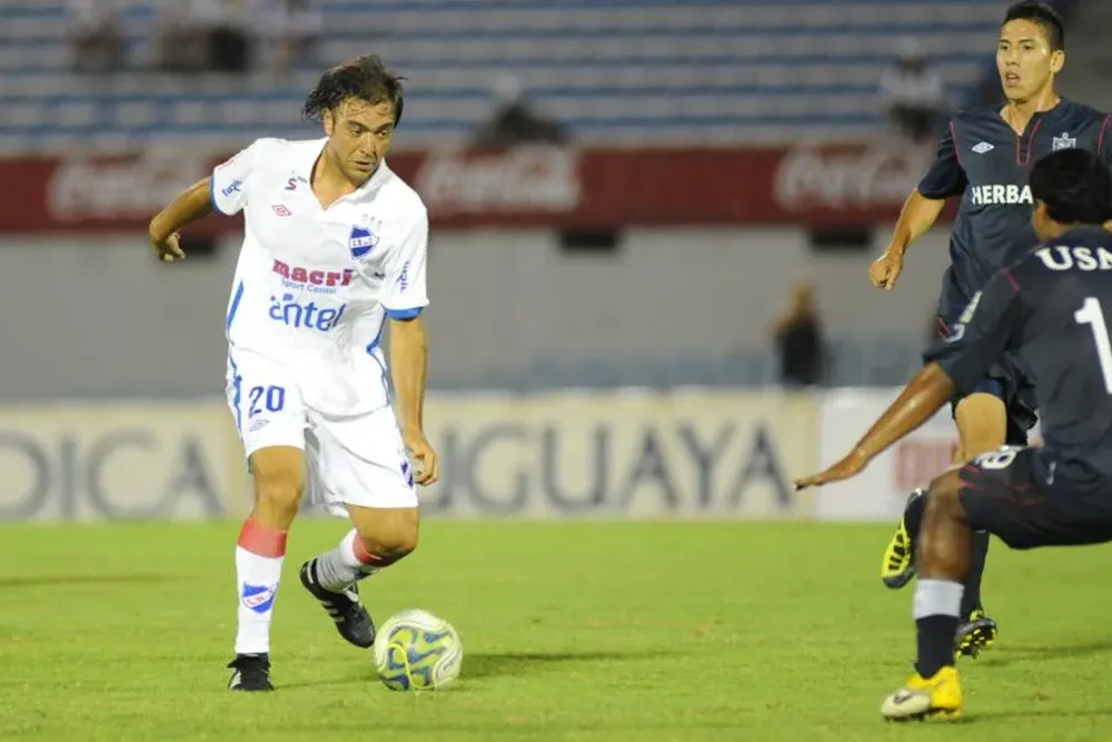 Recoba abrió la cuenta para los albos