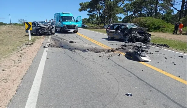 Así quedaron los dos autos que chocaron en Manantiales el 4 de enero de 2023