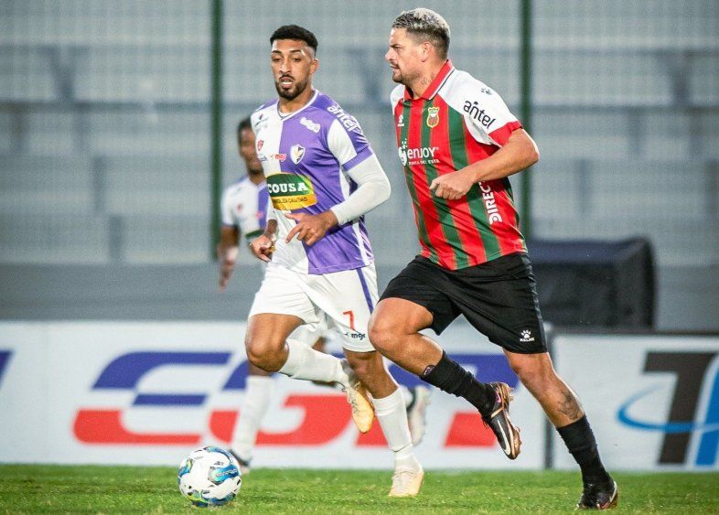 Winston Fernández de Fénix y Maximiliano Cantera de Deportivo Maldonado