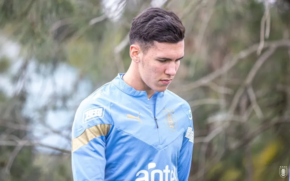 Santiago Borbas, goleador del Uruguayo 2022 con River entrenó este jueves en el Complejo de la AUF junto a otros 12 jugadores Santiago Borbas, goleador del Uruguayo 2022 con River entrenó este jueves en el Complejo de la AUF junto a otros 12 jugadores