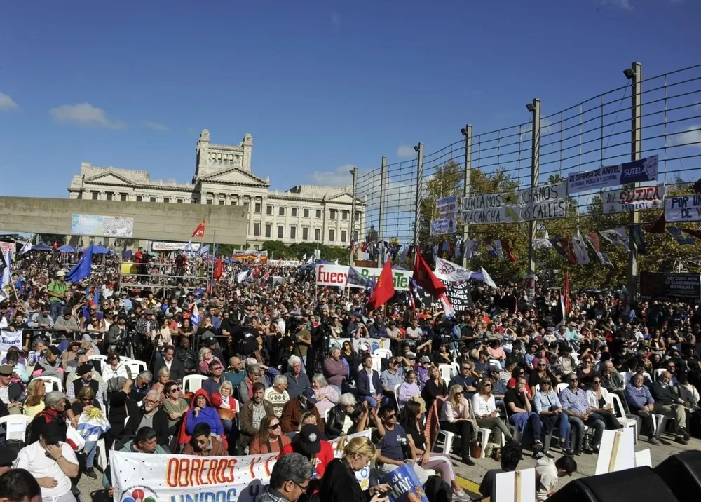 El acto del PIT-CNT en la plaza 1° de mayo.