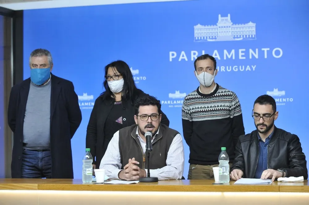 Legisladores del FA piden la renuncia de Cardoso