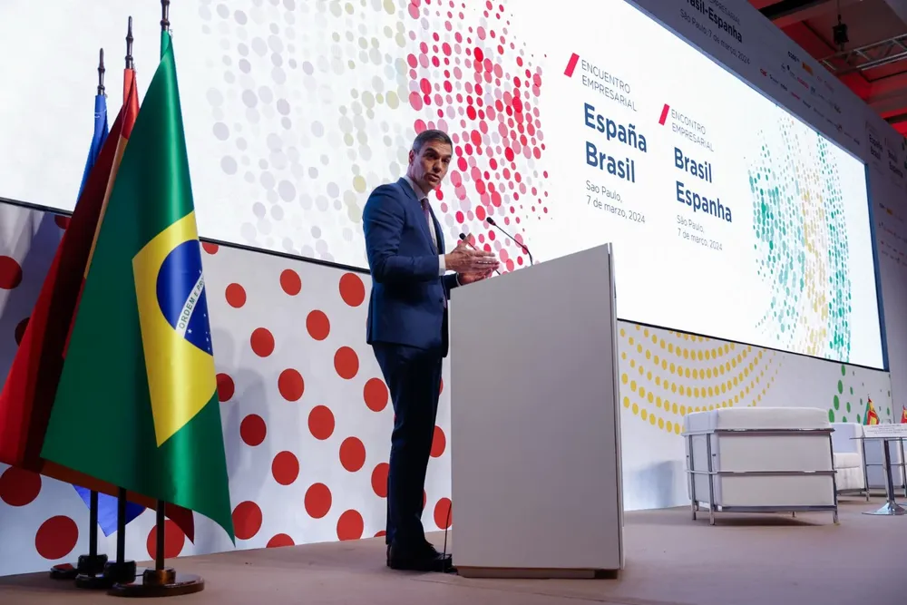 El presidente del Gobierno español, Pedro Sánchez, habla durante el Foro Empresarial España-Brasil este jueves, en el hotel Palacio Tangará en Sao Paulo (Brasil).