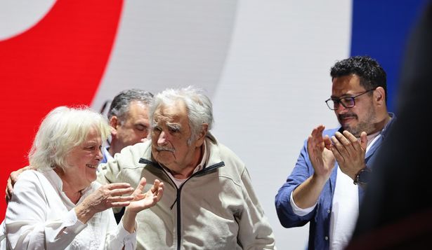 José Mujica se hizo presente en el acto del MPP en la plaza 1 de Mayo