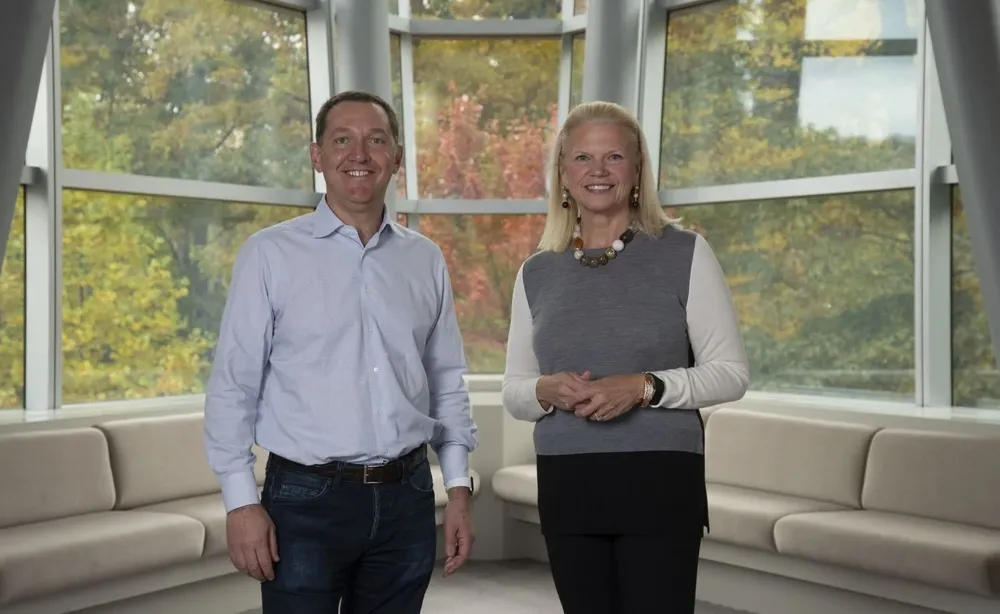 Jim Whitehurst, CEO de Red Hat y Ginni Rometty, CEO de IBM