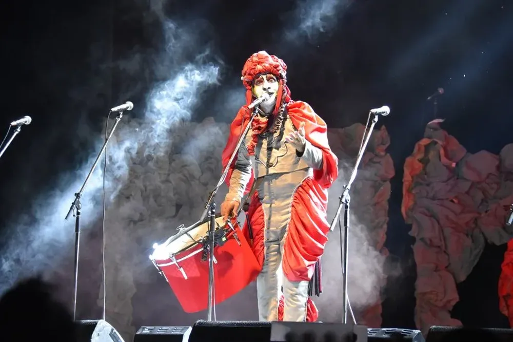 Freddy Zurdo Bessio se lució con Curtidores de Hongos en el Teatro de Verano.