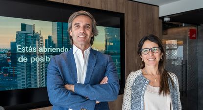Gabriel Souto -Head of Premier and Wealth Management- y Lucía Costa- Head de Canales Estratégicos-&nbsp; de HSBC