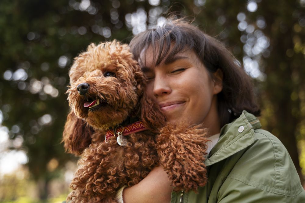 Los perros ayudan a reducir la soledad, incrementar los sentimientos de apoyo social y mejorar el estado de ánimo.