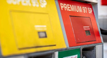 Nafta y gasoil: tarifas rezagadas y precios altos presionan al gobierno de cara al ajuste de mayo