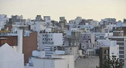 Los principales barrios en los que se desarrollan los monoambientes y apartamentos de una habitación son el Centro, Cordón y La Blanqueada