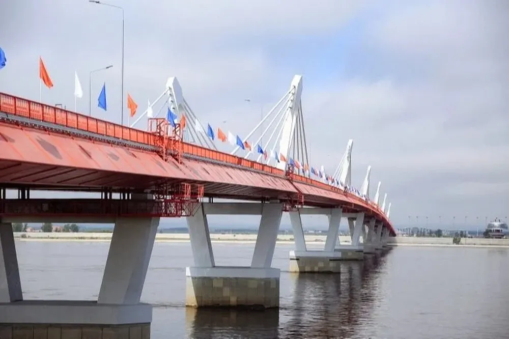 Rusia y China inauguraron un puente fronterizo