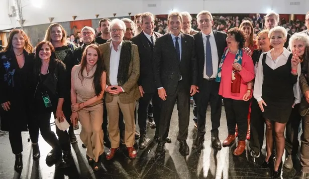 Massa compartió acto con referentes de la cultura