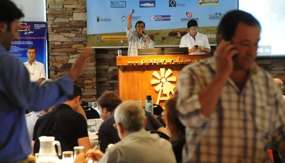 El remate se realizó en el hotel Cottage