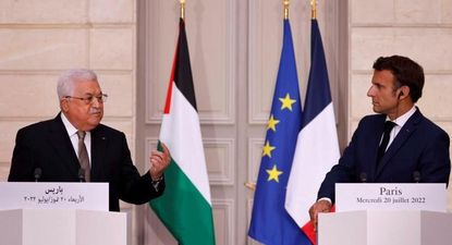El presidente de la Autoridad Palestina, Mahmoud Abbas, sostuvo una reunión en París con el presidente de Francia, Emanuel Macron, en julio de 2022.