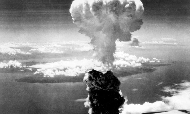La bomba atómica explota sobre la ciudad japonesa de Nagasaki el 9 de agosto de 1945.