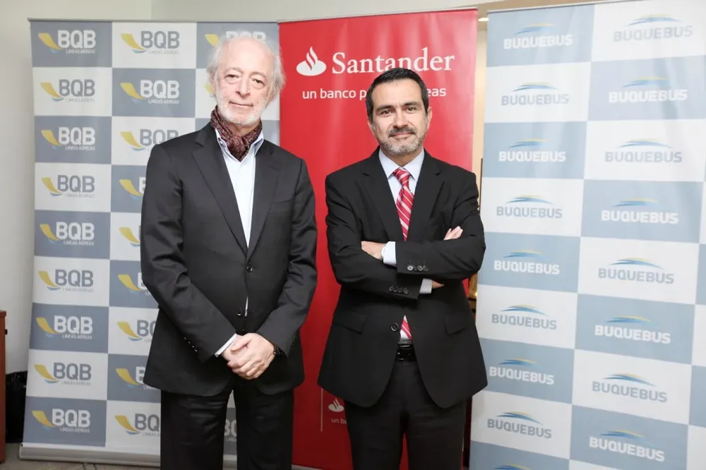 Las autoridades de ambas instituciones durante la firma del convenio, Juan Carlos López Mena y Juan Carlos Chomali
