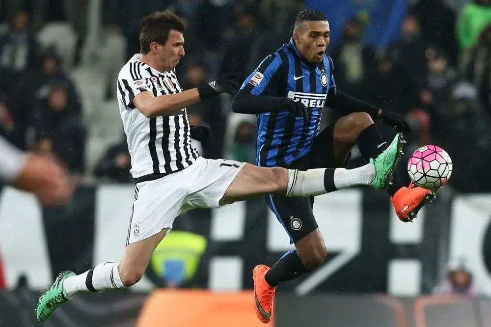 Mario Madzukic y Juan Jesús