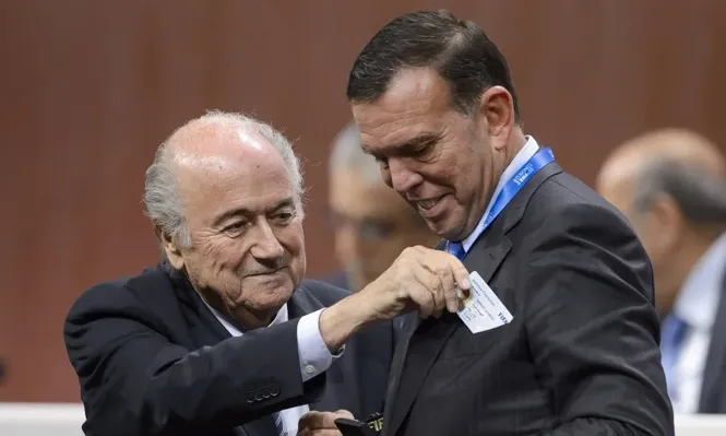 Joseph Blatter y Juan Ángel Napout en el congreso de Zúrich