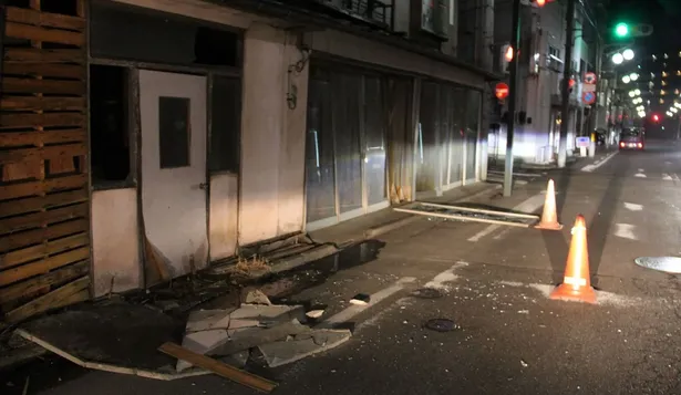 Edificios dañados en Fukushima después del terremoto