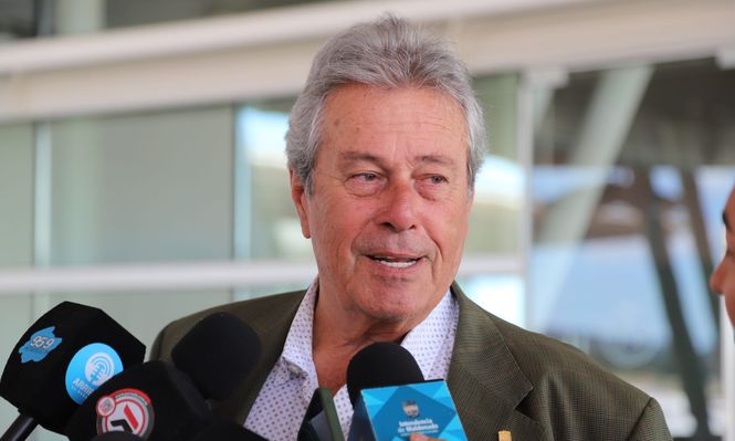 Enrique Antía crítica con directora de Ambiente