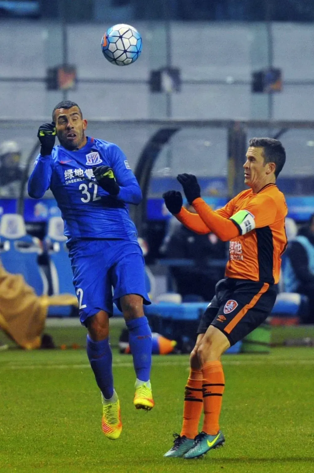 Tévez debutó con derrota