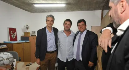 Decurnex le hizo un guiño a Alonso y prepara el regreso de Nacional a la AUF