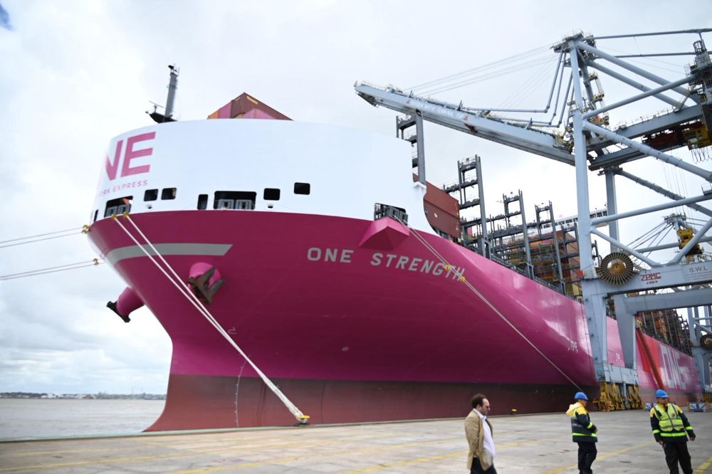 Embarcación neopanamax ONE Strength