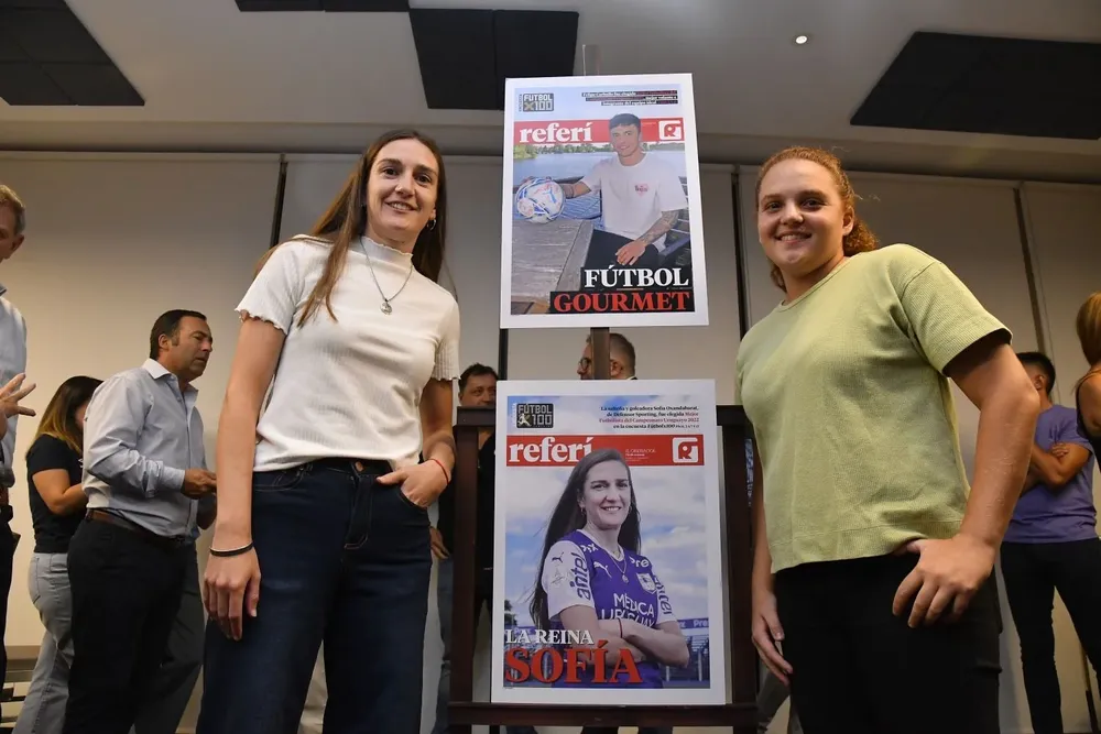 Oxandabarat y Sansonetti en la entrega de premios Fútbolx100 masculino y femenino en 2022