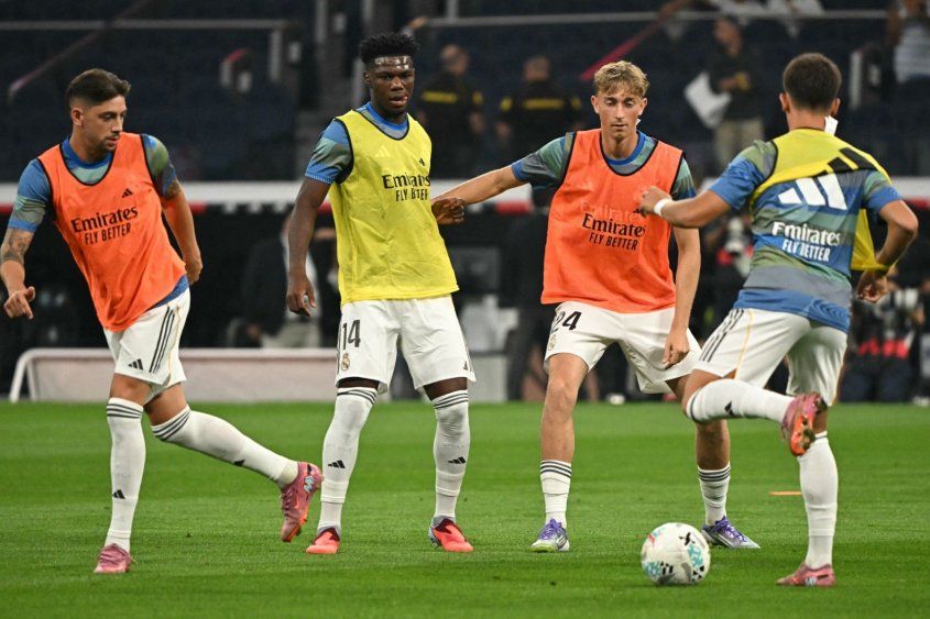 Federico Valverde y Aurelien Tchouaméni en un entrenamiento del Real Madrid en 2025