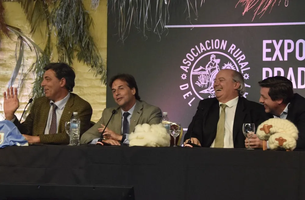 El presidente Lacalle Pou recordó cómo era la esquila años atrás.